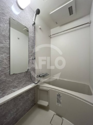 バス・シャワールーム　エスリード弁天町クレール　バスルーム