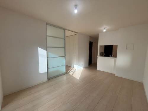 居室・リビング　白を基調としたリビングです。