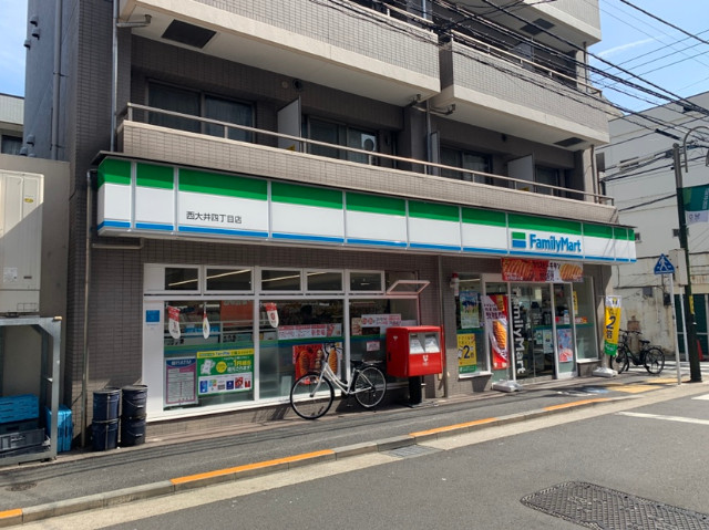 コンビニ　ファミリーマート西大井四丁目店（コンビニ）まで372m