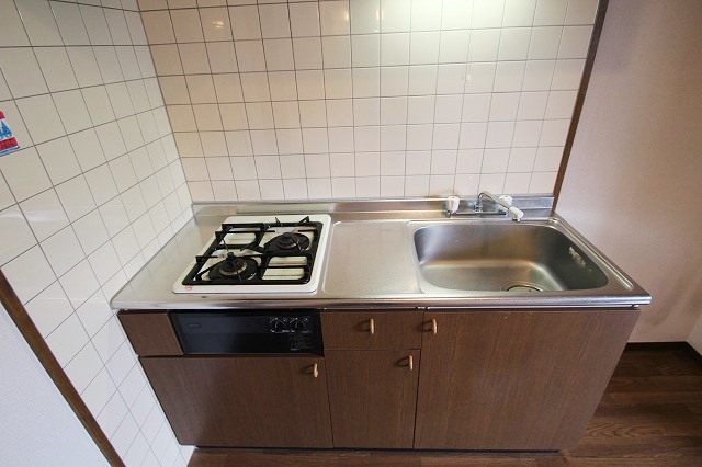 キッチン　同物件別号室の写真です。