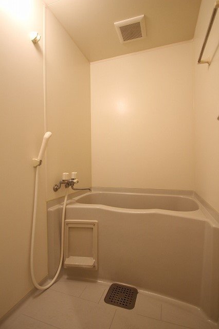 バス・シャワールーム　同物件別号室の写真です。