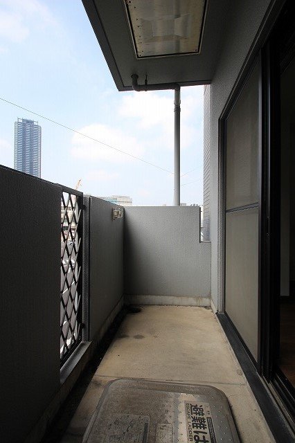 バルコニー　同物件別号室の写真です。
