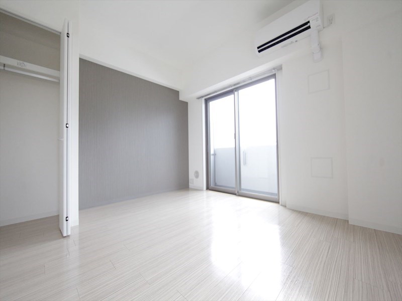 居室・リビング　洋室8帖　2面採光　クローゼット付（収納充実してます）