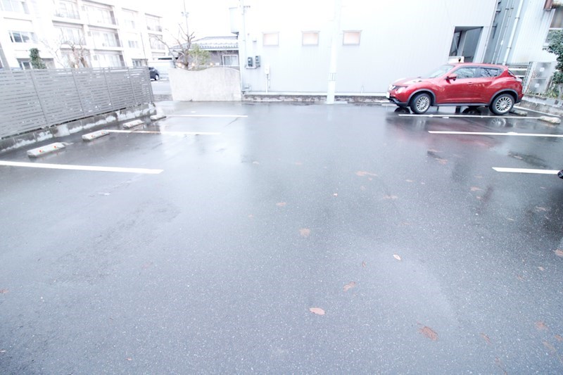 駐車場　敷地内駐車場