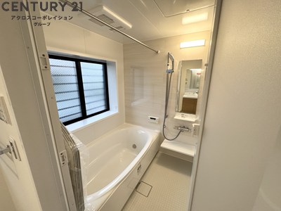 バス・シャワールーム　約1坪サイズのお風呂で足を伸ばして入浴できます☆