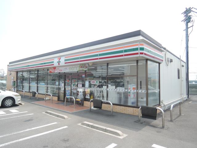 コンビニ　セブンイレブン（コンビニ）まで518m