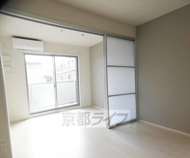 居室・リビング　落ち着いた雰囲気のお部屋です