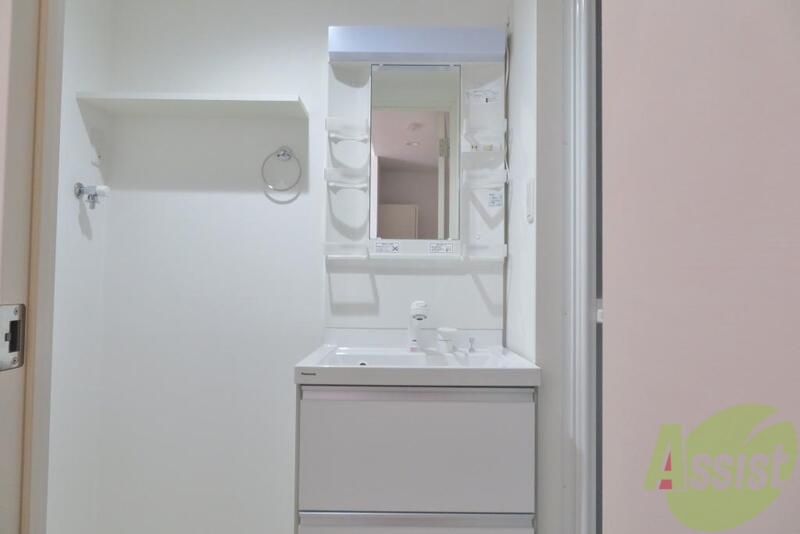 洗面設備　忙しい朝も洗面台があるので快適に使用出来ます