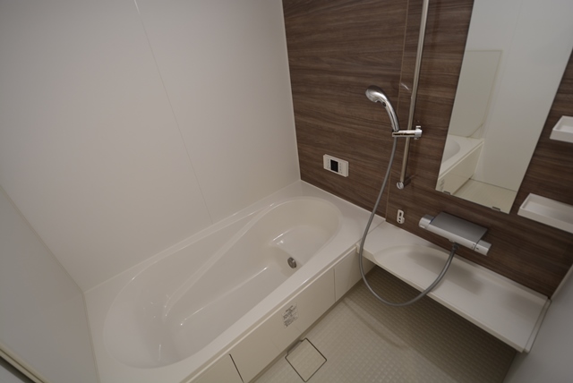 バス・シャワールーム　追い炊き機能・浴室乾燥機付きで便利！