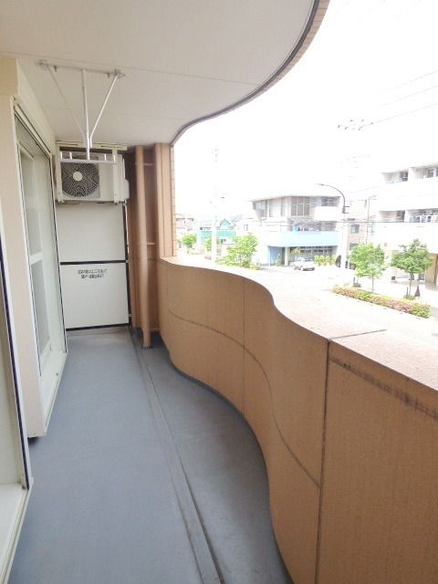 バルコニー　広々バルコニー