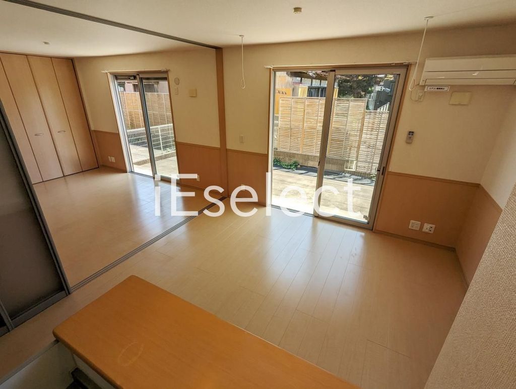 居室・リビング　間仕切りを開ければ開放的な空間です