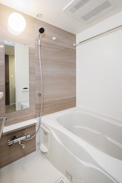 バス・シャワールーム　コンパクトで使いやすいお風呂です