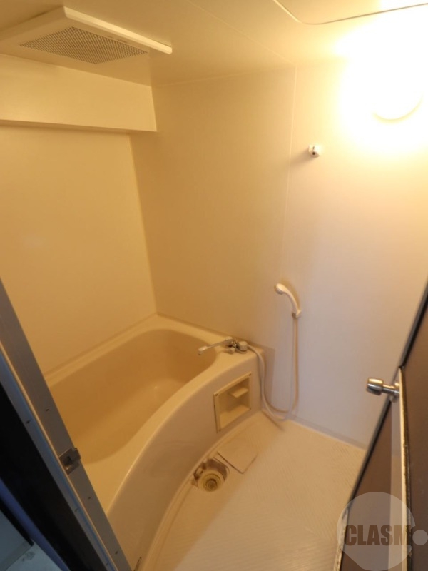 バス・シャワールーム　清潔感のあるバスルーム