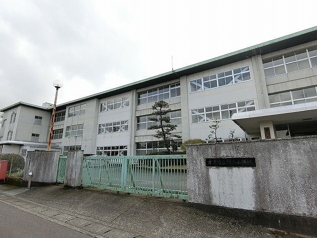 小学校　弾正小学校（小学校）まで700m