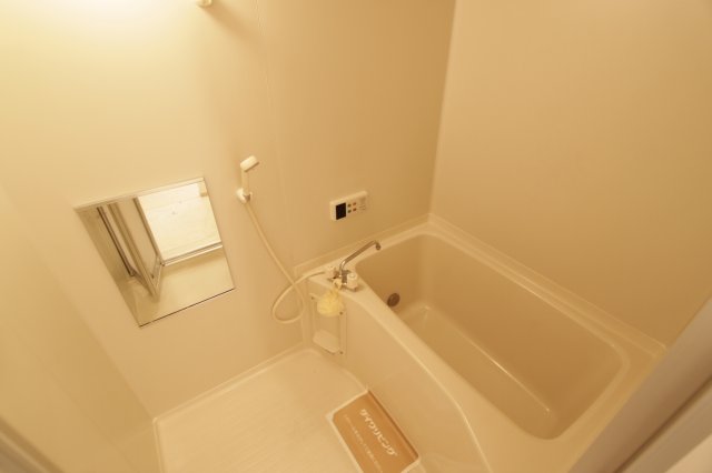 バス・シャワールーム　落ち着いた空間のお風呂です