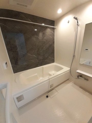 バス・シャワールーム　コンパクトで使いやすいお風呂です