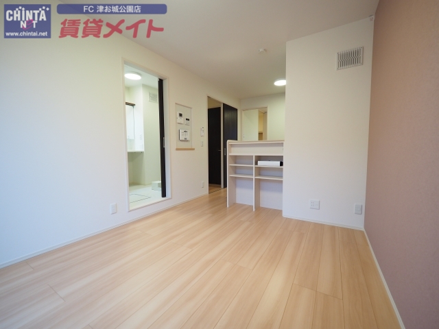 居室・リビング　同型反転タイプです。