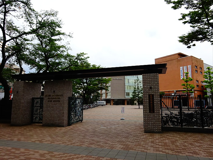高校・高専　私立日本大学櫻丘高校（高校・高専）まで983m