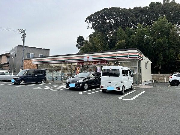 コンビニ　セブン-イレブン 豊川八幡町上宿店（コンビニ）まで259m