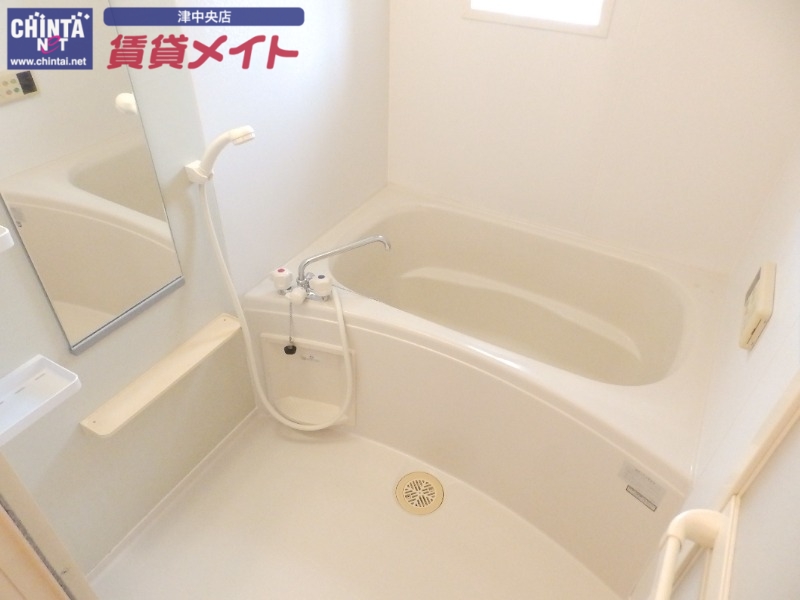 バス・シャワールーム　同型タイプの写真です