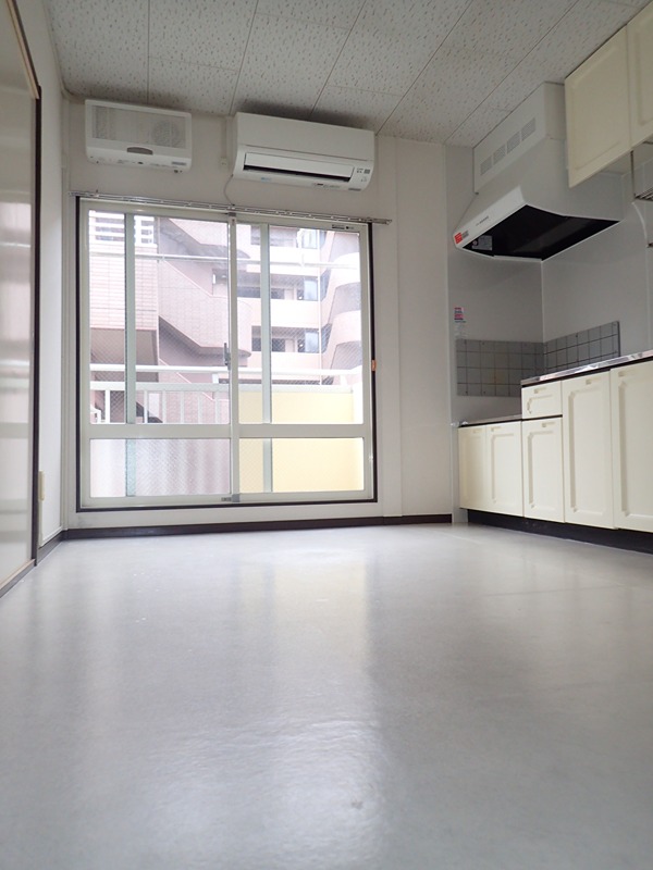 居室・リビング　※203号室の参考写真になります。