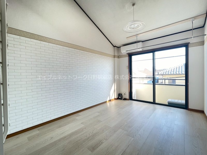 居室・リビング　203号室の写真です。