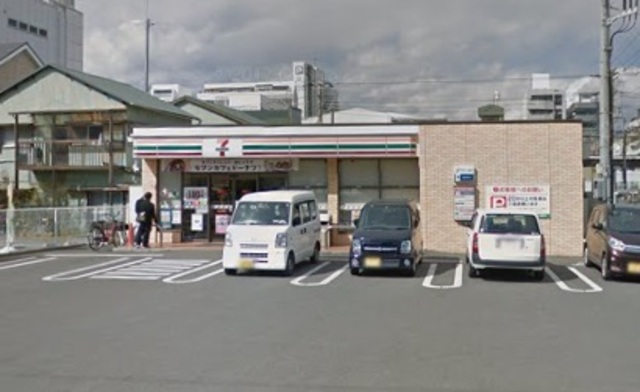 コンビニ　セブンイレブン平塚八重咲町店（コンビニ）まで335m