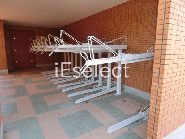 駐車場　敷地内の駐輪場