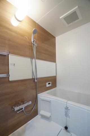 バス・シャワールーム　落ち着いた空間のお風呂です