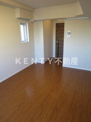 居室・リビング　こちらのリビングで趣味の時間をお楽しみください