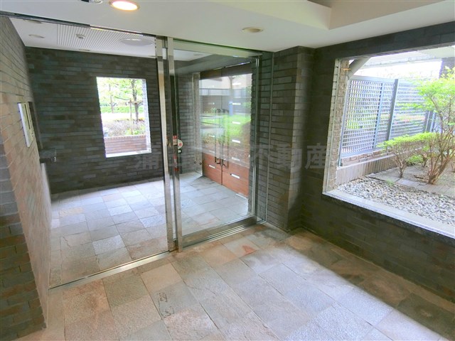 エントランス　防犯カメラTVモニター付オートロック宅配BOXメールBOX管