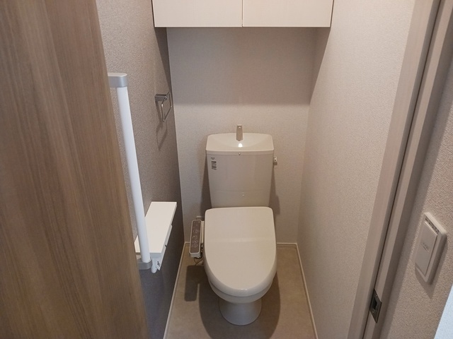 トイレ　温水洗浄暖房便座