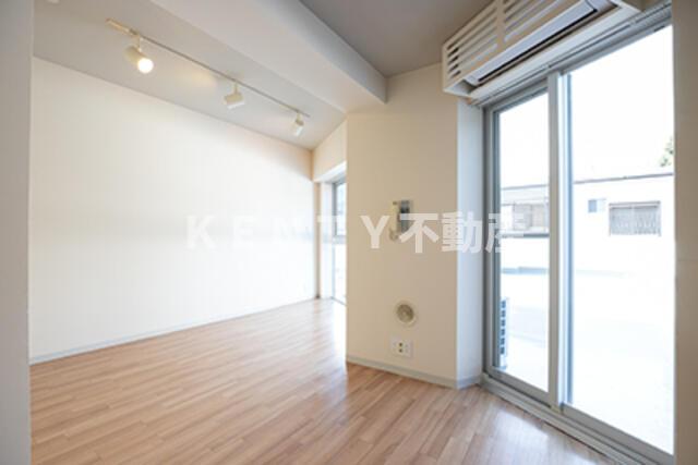 居室・リビング　こちらの居間で趣味の時間をお楽しみください