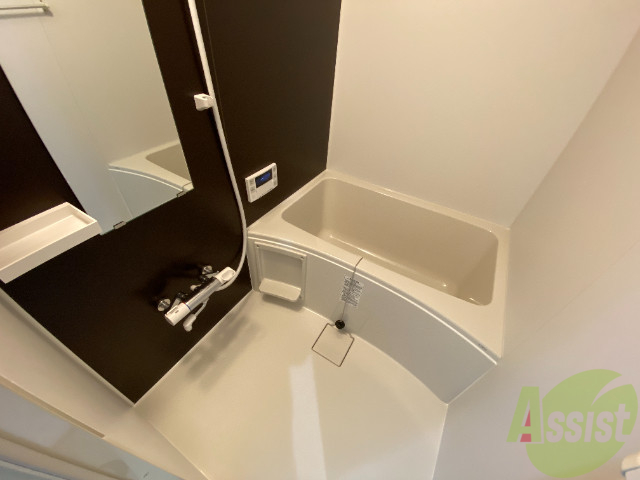 バス・シャワールーム　落ち着いたデザインのバスルーム。ゆったりできそうです。