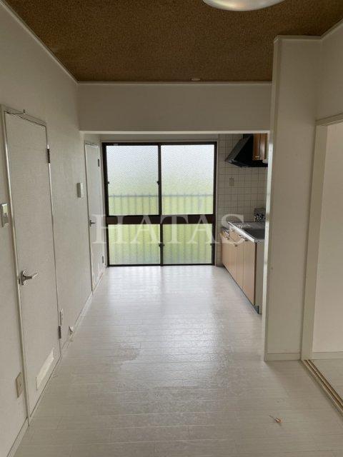 居室・リビング　同物件別部屋です。