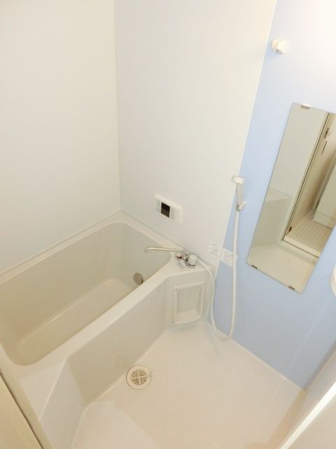 バス・シャワールーム　追い焚き付きのバス