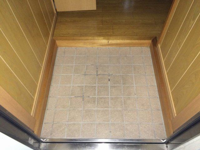 玄関　※別部屋の写真です、現状優先になります。
