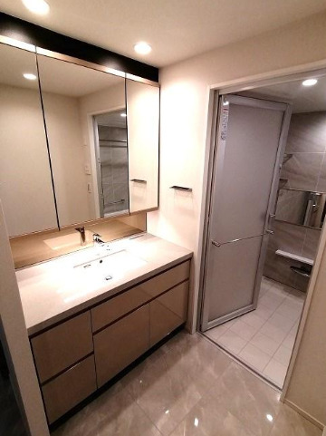 洗面設備　身支度に便利な洗面台！