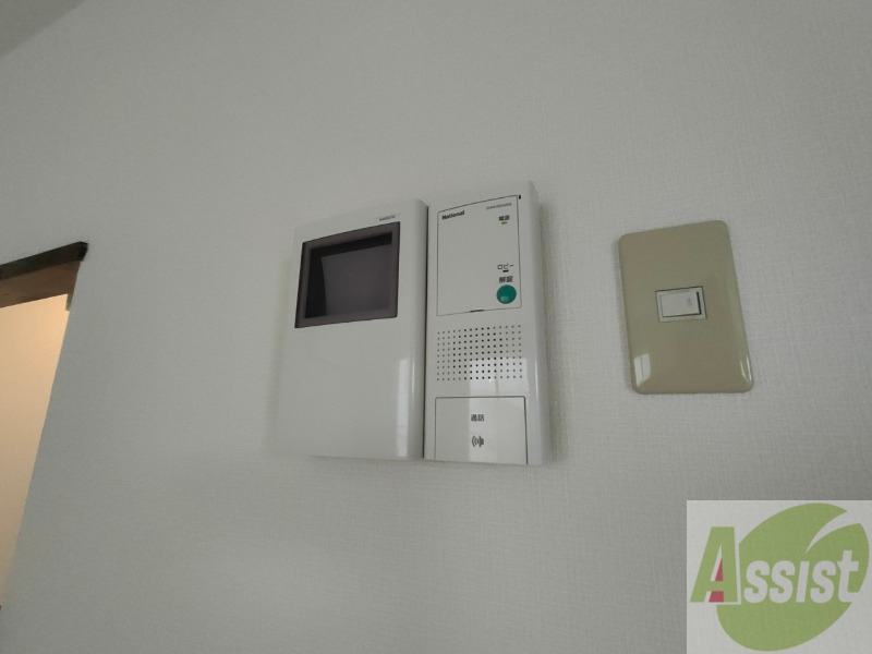 セキュリティ　モニタ付インターホンです。セキュリティ面も安心ですね！