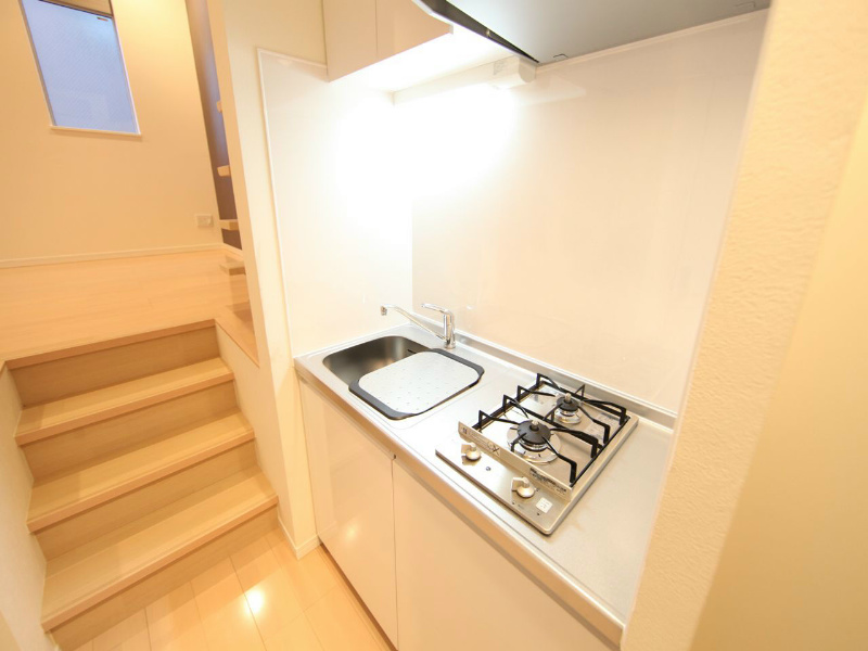 キッチン　システムキッチン（ガス2口）冷蔵庫・レンジ等ご用意できます