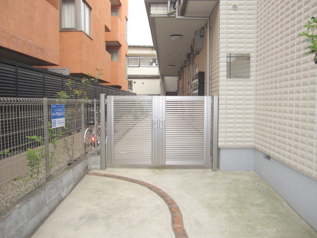 エントランス　★エントランス門扉付き★