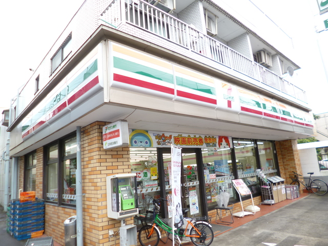 コンビニ　セブンイレブン（コンビニ）まで305m