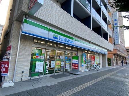 コンビニ　ファミリーマート（コンビニ）まで404m