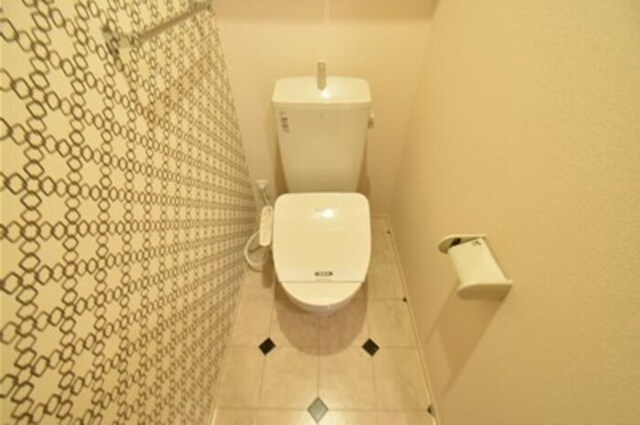 トイレ　■温水洗浄暖房便座機能付のトイレです■