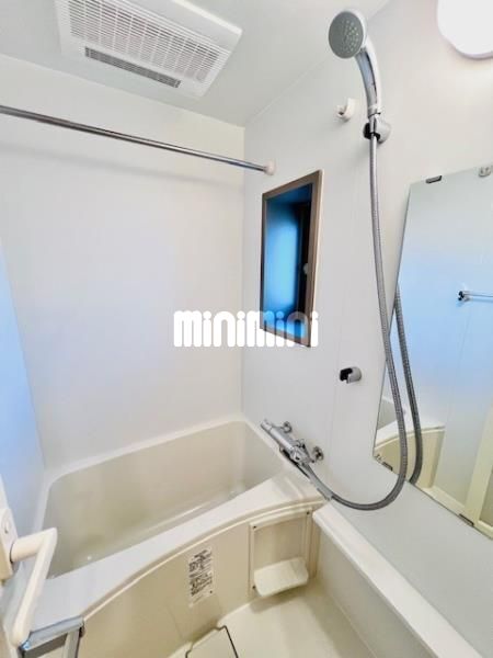 バス・シャワールーム　同タイプ６０１号室の写真です。