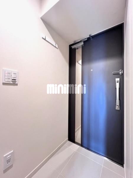 玄関　同タイプ６０１号室の写真です。