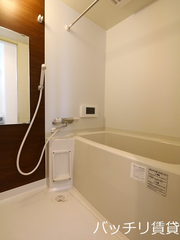バス・シャワールーム　別号室写真の為現況を優先致します。