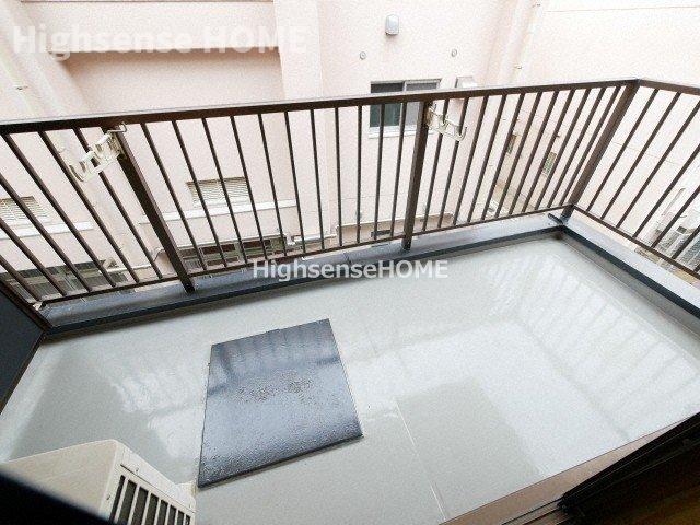 バルコニー　外からの目が気にならないバルコニーで洗濯物が干せます