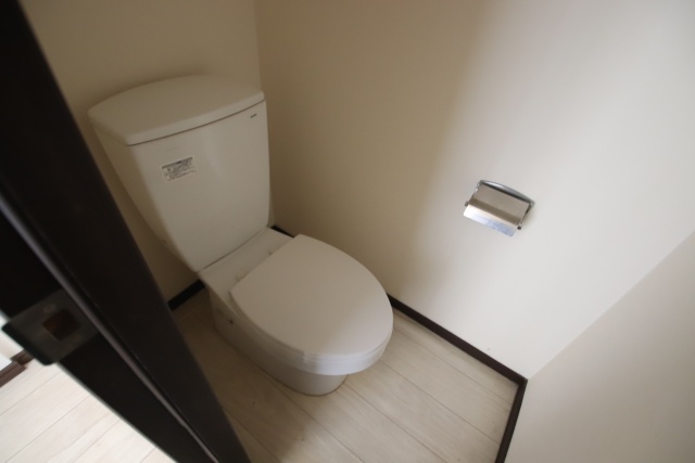 トイレ　別部屋の参考写真です。現状優先となります。