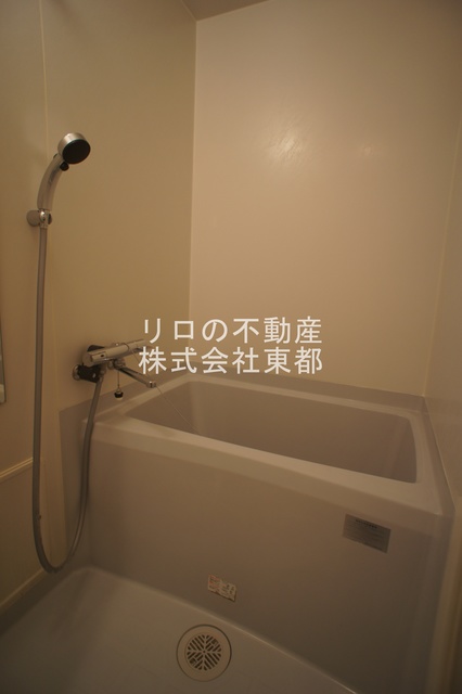 バス・シャワールーム　バスルームは浴槽付なので、ゆったり湯船につかれますね♪